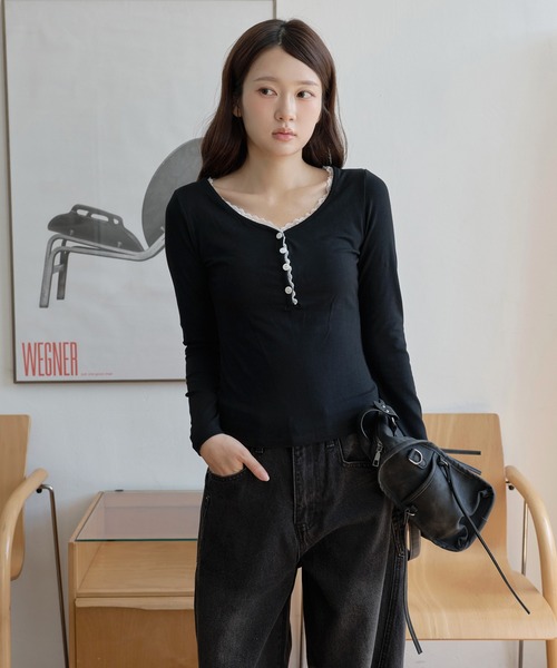 UNE MANSION（ユヌマンション）の「【2026AW新作アイテム】レースフリルポイントオープンUネックTシャツカットソー（Tシャツ/カットソー・レディース・グレー/ブラック/アイボリー・FREE）」の16枚目の写真
