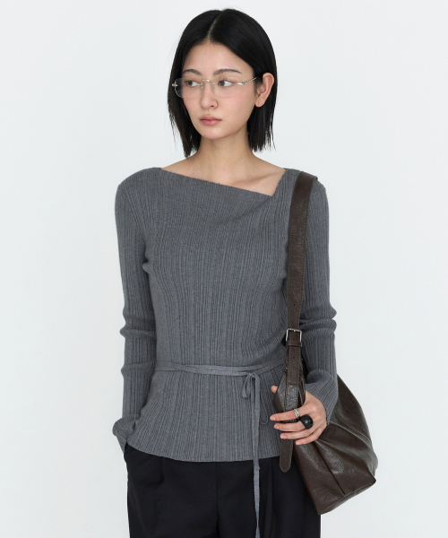 MONGDOL(モンドル)の「ドレープネックリブニットトップ MDKT113_5 カラー(ニット/セーター・レディース・ブラック/ダークグレー/オートミール/スカイブルー/アイボリー・F)」の7枚目の写真