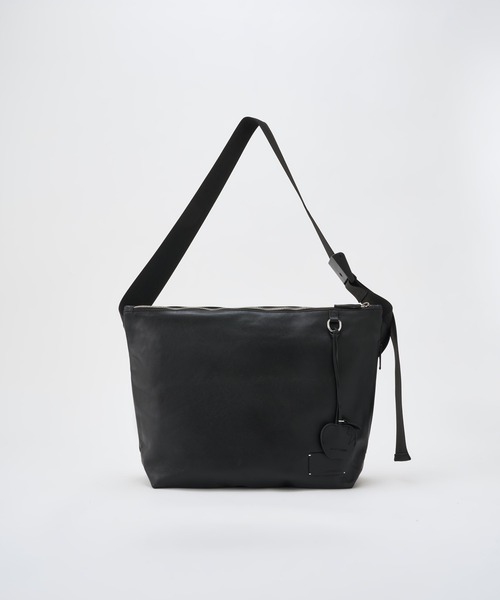 ADAM PATEK(アダムパテック)の「【ADAMPATEK/アダムパテック】w/r leather medium shoulder bag レザーミディアムショルダーバッグ(ショルダーバッグ・レディース・ブラック・FREE)」の4枚目の写真