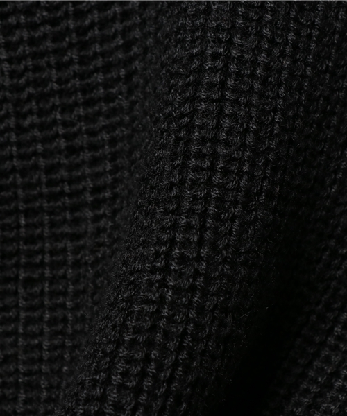 SHIPS JET BLUE（シップスジェットブルー）の「SHIPS JET BLUE: アゼ編み スリットニット（ニット/セーター・メンズ・ブラウン/オリーブ/ブラック・MEDIUM/LARGE）」の9枚目の写真