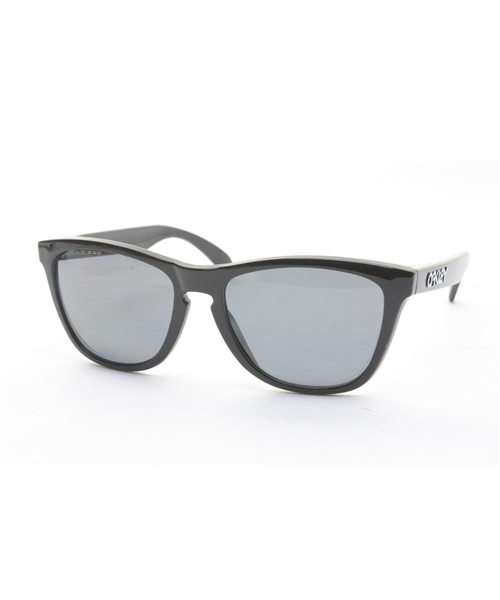 BEAMS（ビームス）の「OAKLEY  / Frogskins ポリッシュド（サングラス・メンズ・ブラック/ライトブラウン・ONE SIZE）」の2枚目の写真
