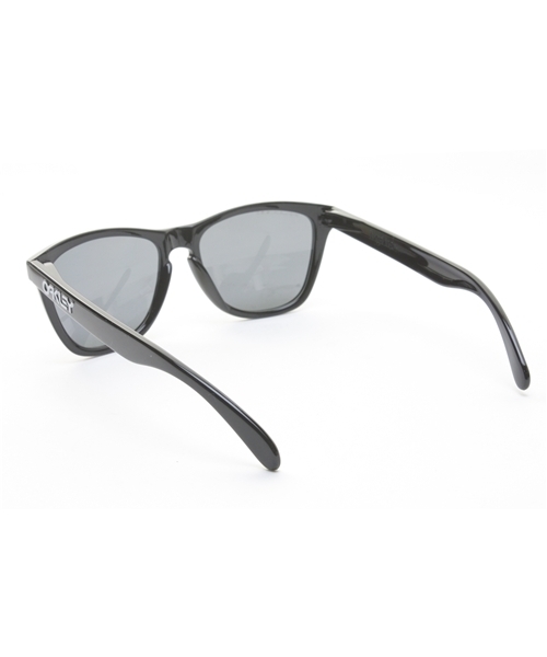 BEAMS（ビームス）の「OAKLEY  / Frogskins ポリッシュド（サングラス・メンズ・ブラック/ライトブラウン・ONE SIZE）」の8枚目の写真