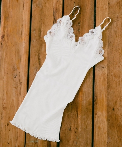 A part by（アパートバイ）の「【シルク混率アップ】シルクコットンレースキャミソール　762584（キャミソール・レディース・ライトグレー/ブラック/オフホワイト/グレー・FREE）」の2枚目の写真