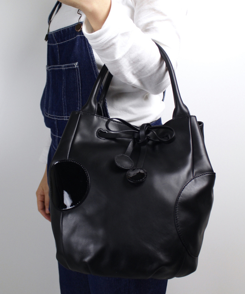 tsumori chisato CARRY（ツモリチサトキャリー）の「ソフトドットショルダー　手提げバッグ（ハンドバッグ・レディース・ブラック/ブラウン・FREE）」の2枚目の写真