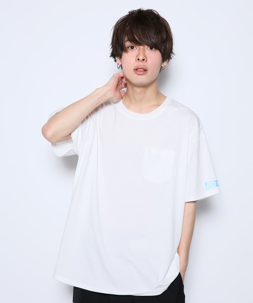 kutir（クティール）の「【WEARISTAとっしー×WEBマガジンMTRL×kutirトリプルコラボ】sleeve box logo TEE / 袖ボックスロゴTシャツ（Tシャツ/カットソー・メンズ・ホワイト/ブラック・MEDIUM/LARGE）」の2枚目の写真