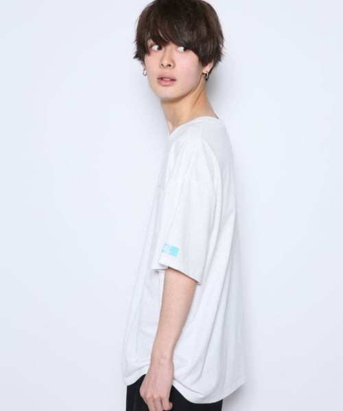 kutir（クティール）の「【WEARISTAとっしー×WEBマガジンMTRL×kutirトリプルコラボ】sleeve box logo TEE / 袖ボックスロゴTシャツ（Tシャツ/カットソー・メンズ・ホワイト/ブラック・MEDIUM/LARGE）」の3枚目の写真
