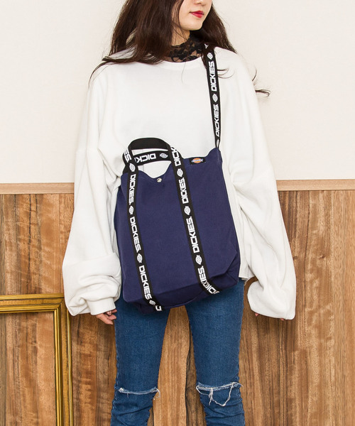 Dickies(ディッキーズ)の「_Dickies LOGO TAPE 2WAY SHOULDER BAG(ショルダーバッグ・レディース・ホワイト/ブラック/ベージュ/ネイビー・FREE)」の4枚目の写真