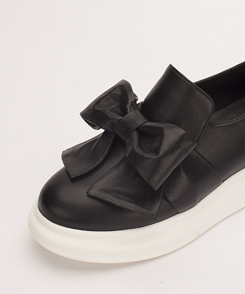 Jeffrey Campbell(ジェフリーキャンベル)の「ホワイトソールリボン付レザースリッポン(スニーカー・レディース・ブラック/グレー・38/36/37/39)」の5枚目の写真