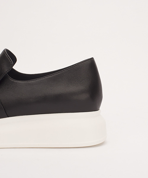 Jeffrey Campbell(ジェフリーキャンベル)の「ホワイトソールリボン付レザースリッポン(スニーカー・レディース・ブラック/グレー・38/36/37/39)」の7枚目の写真