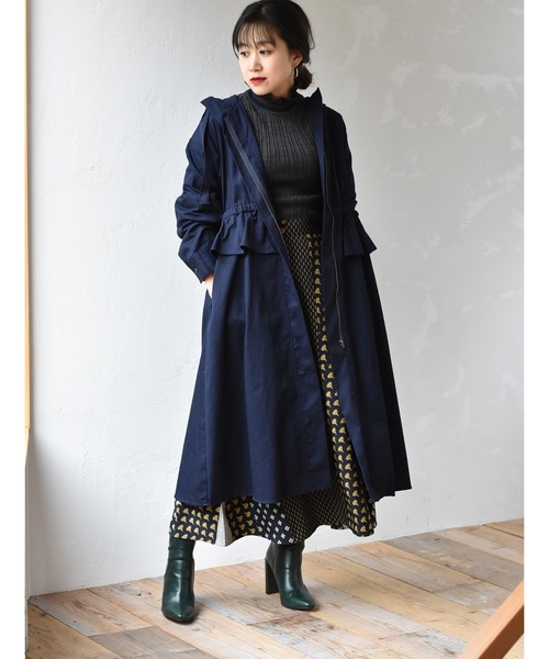LHELBIE(レルビエ)の「軽量フリル切替ロングフードコート(その他アウター・レディース・ベージュ/ネイビー/マスタード・M)」の4枚目の写真