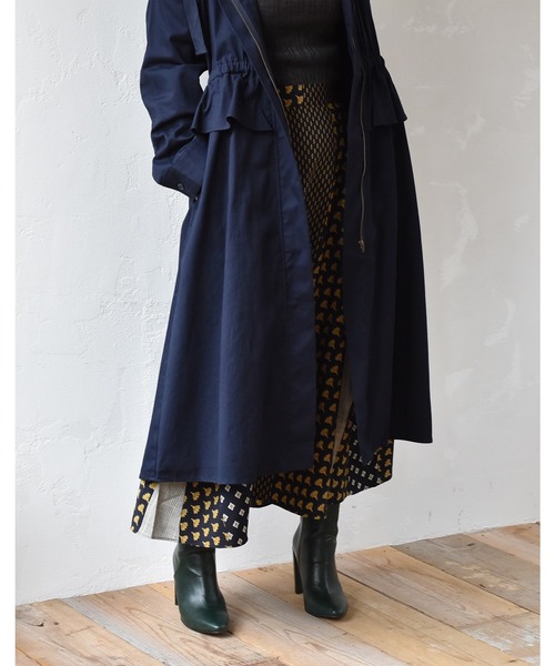 LHELBIE(レルビエ)の「軽量フリル切替ロングフードコート(その他アウター・レディース・ベージュ/ネイビー/マスタード・M)」の7枚目の写真