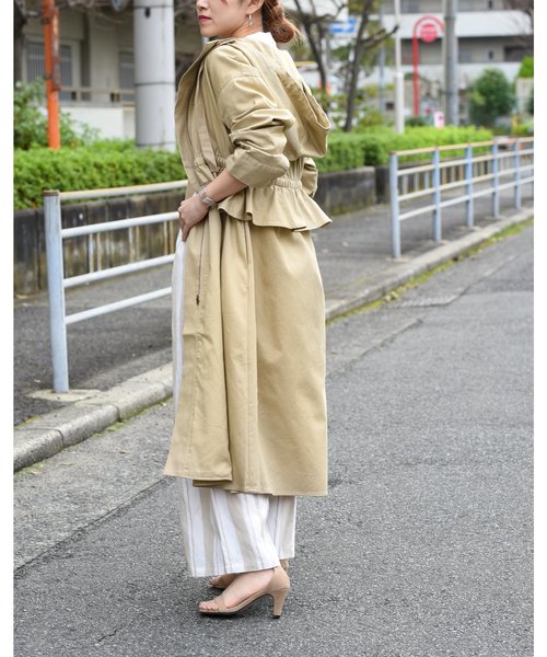 LHELBIE(レルビエ)の「軽量フリル切替ロングフードコート(その他アウター・レディース・ベージュ/ネイビー/マスタード・M)」の14枚目の写真