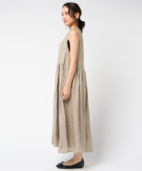 B.I.D.（ビーアイディー）の「BID / Nosleeve Long Tiered Onepiece（ワンピース・レディース・ブルーグリーン/ベージュ/カーキ/ブラック・FREE）」の5枚目の写真