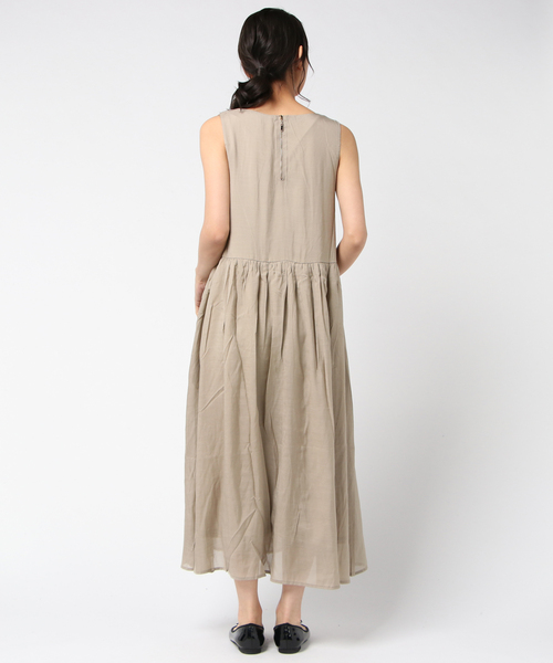 B.I.D.（ビーアイディー）の「BID / Nosleeve Long Tiered Onepiece（ワンピース・レディース・ブルーグリーン/ベージュ/カーキ/ブラック・FREE）」の6枚目の写真