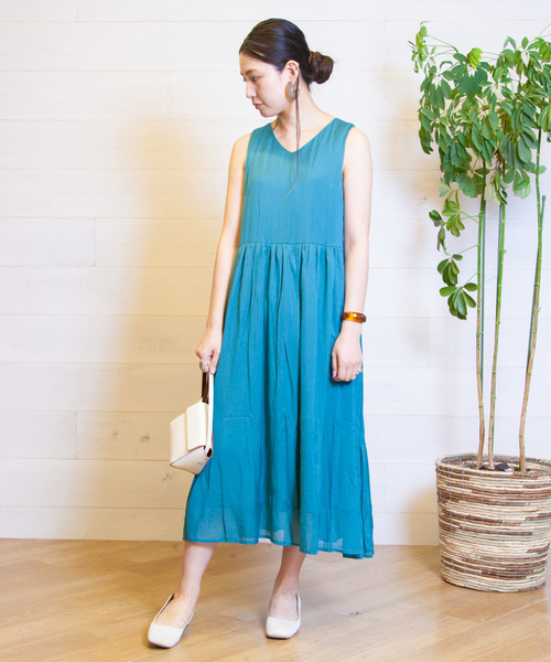 B.I.D.（ビーアイディー）の「BID / Nosleeve Long Tiered Onepiece（ワンピース・レディース・ブルーグリーン/ベージュ/カーキ/ブラック・FREE）」の4枚目の写真