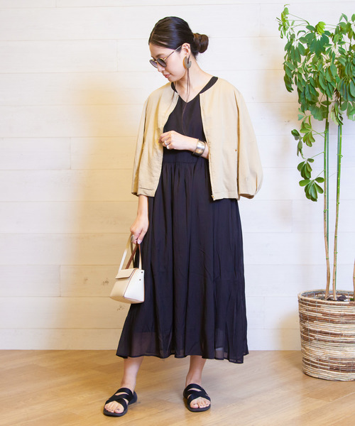 B.I.D.（ビーアイディー）の「BID / Nosleeve Long Tiered Onepiece（ワンピース・レディース・ブルーグリーン/ベージュ/カーキ/ブラック・FREE）」の2枚目の写真