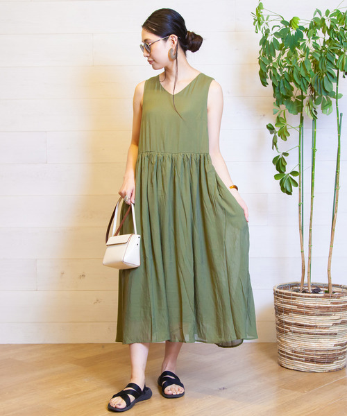 B.I.D.（ビーアイディー）の「BID / Nosleeve Long Tiered Onepiece（ワンピース・レディース・ブルーグリーン/ベージュ/カーキ/ブラック・FREE）」の13枚目の写真