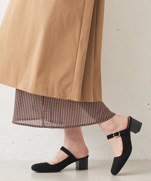 natural couture（ナチュラルクチュール）の「ストラップ付きスクエアミュール（その他シューズ・レディース・ブラック/ベージュ・M/L）」の5枚目の写真
