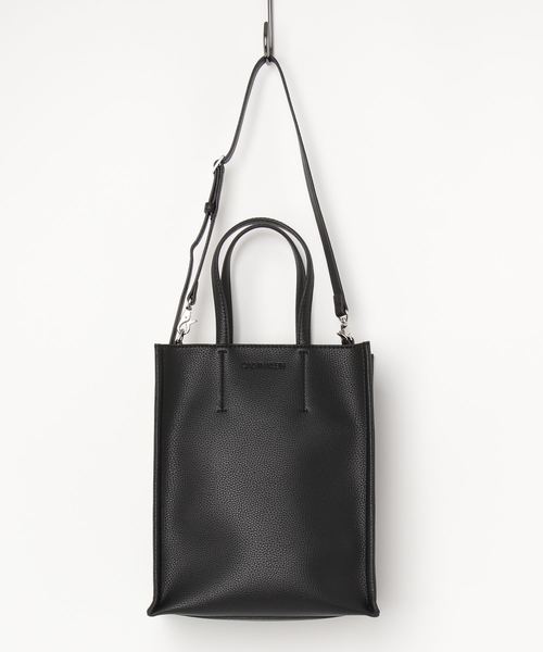 Calvin Klein Jeans Accessory(カルバン・クラインジーンズアクセサリー)の「ロゴ トート バッグ(トートバッグ・レディース・ブラック/レッド/シルバー・FREE)」の2枚目の写真