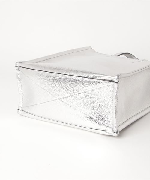 Calvin Klein Jeans Accessory(カルバン・クラインジーンズアクセサリー)の「ロゴ トート バッグ(トートバッグ・レディース・ブラック/レッド/シルバー・FREE)」の4枚目の写真