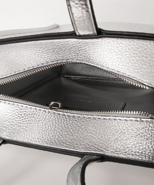 Calvin Klein Jeans Accessory(カルバン・クラインジーンズアクセサリー)の「ロゴ トート バッグ(トートバッグ・レディース・ブラック/レッド/シルバー・FREE)」の6枚目の写真