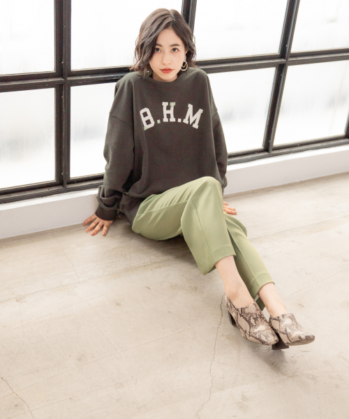 LOWRYS FARM（ローリーズファーム）の「ウラケロゴプルオーバー 851672（スウェット・レディース・チャコールグレー/グレー/アイボリー・FREE）」の13枚目の写真