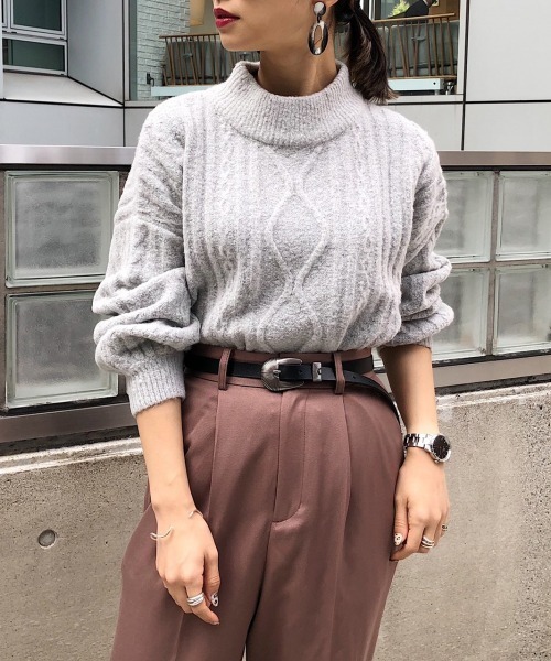 PAGEBOY（ページボーイ）の「ケーブルハイネックニット（ニット/セーター・レディース・グレー/ホワイト/ダークグリーン/パープル/モカ・FREE）」の3枚目の写真