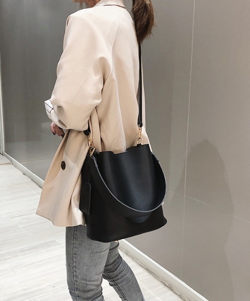 MANGROVE（マングローブ）の「ポーチin2WAYショルダー（ショルダーバッグ・レディース・キャメル/ベージュ/ブラック/グリーン・FREE）」の2枚目の写真