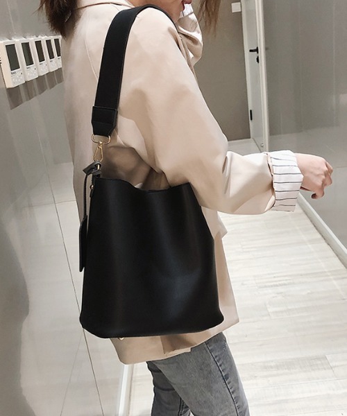 MANGROVE（マングローブ）の「ポーチin2WAYショルダー（ショルダーバッグ・レディース・キャメル/ベージュ/ブラック/グリーン・FREE）」の8枚目の写真