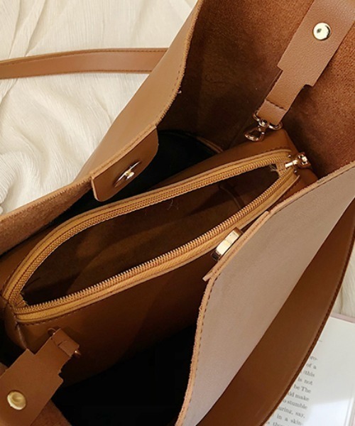 MANGROVE（マングローブ）の「ポーチin2WAYショルダー（ショルダーバッグ・レディース・キャメル/ベージュ/ブラック/グリーン・FREE）」の7枚目の写真