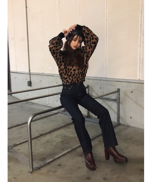 AZUL by moussy（アズールバイマウジー）の「HIGH WAIST DENIM FLARE/ハイウエスデニムフレア（デニムパンツ・レディース・ワンウォッシュ・SMALL/MEDIUM/LARGE/X-SMALL）」の19枚目の写真