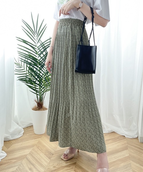 classicalelf（クラシカルエルフ）の「落ち感、綺麗。一目置かれる魅惑のプリーツスカート（スカート・レディース・ブラック/モカ/グレー系その他/グレー系その他2/アイボリー/ホワイト系その他・MEDIUM/X-LARGE）」の2枚目の写真