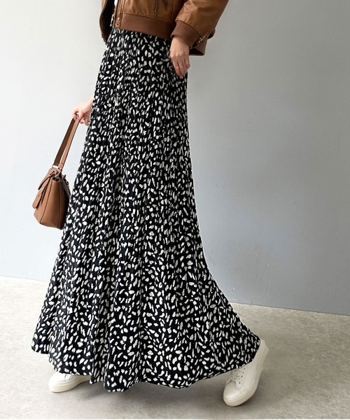 classicalelf（クラシカルエルフ）の「落ち感、綺麗。一目置かれる魅惑のプリーツスカート（スカート・レディース・ブラック/モカ/グレー系その他/グレー系その他2/アイボリー/ホワイト系その他・MEDIUM/X-LARGE）」の13枚目の写真