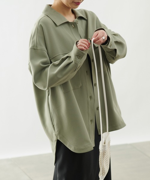 COLONY 2139（コロニートゥーワンスリーナイン）の「TRストレッチCPOシャツ (セットアップ可)（シャツ/ブラウス・レディース・グリーン/ブラック/ブルー・LARGE/MEDIUM）」の9枚目の写真