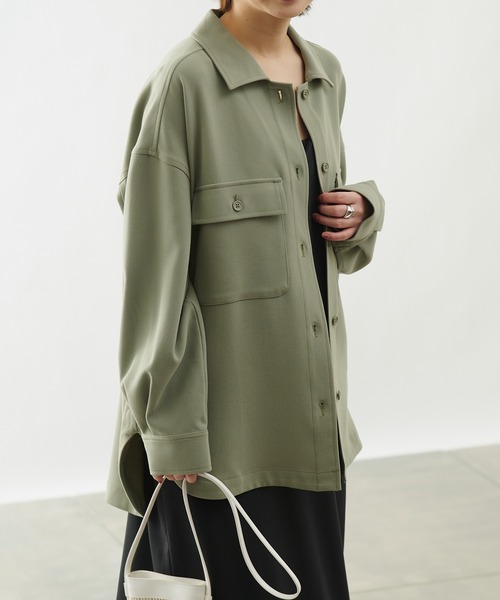 COLONY 2139（コロニートゥーワンスリーナイン）の「TRストレッチCPOシャツ (セットアップ可)（シャツ/ブラウス・レディース・グリーン/ブラック/ブルー・LARGE/MEDIUM）」の11枚目の写真