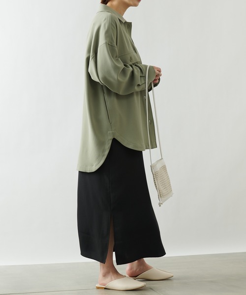 COLONY 2139（コロニートゥーワンスリーナイン）の「TRストレッチCPOシャツ (セットアップ可)（シャツ/ブラウス・レディース・グリーン/ブラック/ブルー・LARGE/MEDIUM）」の12枚目の写真