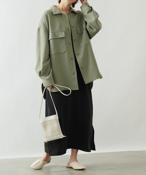 COLONY 2139（コロニートゥーワンスリーナイン）の「TRストレッチCPOシャツ (セットアップ可)（シャツ/ブラウス・レディース・グリーン/ブラック/ブルー・LARGE/MEDIUM）」の15枚目の写真