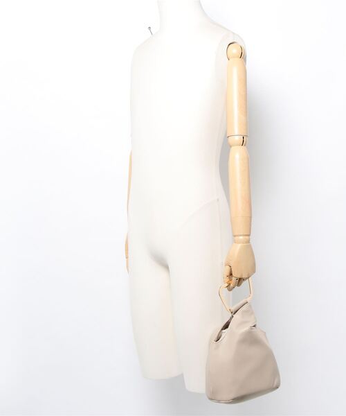 CAPRICIEUX LE'MAGE(カプリシューレマージュ)の「〈新色追加〉スクエアハンドルミニバッグ(トートバッグ・レディース・ブラック/ベージュ/ピンク・ONE SIZE)」の20枚目の写真