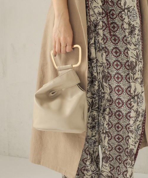 CAPRICIEUX LE'MAGE(カプリシューレマージュ)の「〈新色追加〉スクエアハンドルミニバッグ(トートバッグ・レディース・ブラック/ベージュ/ピンク・ONE SIZE)」の3枚目の写真