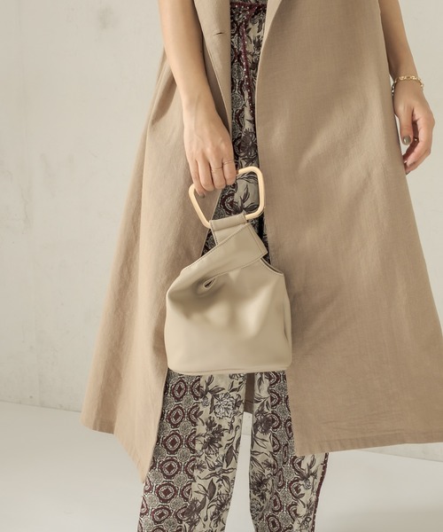 CAPRICIEUX LE'MAGE(カプリシューレマージュ)の「〈新色追加〉スクエアハンドルミニバッグ(トートバッグ・レディース・ブラック/ベージュ/ピンク・ONE SIZE)」の4枚目の写真