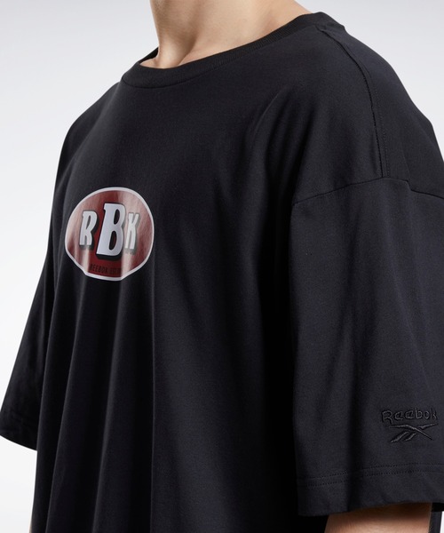 Reebok(リーボック)の「ブラックアイパッチ グラフィック Tシャツ / BlackEye Patch Graphic T-Shirt(Tシャツ/カットソー・メンズ・ブラック/ホワイト・MEDIUM/SMALL/X-SMALL/XX-LARGE/X-LARGE/XXX-LARGE/LARGE)」の11枚目の写真