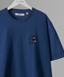 SlashDate（スラッシュデイト）の「ワンポイントジェントルマン刺繍半袖Tシャツ（Tシャツ/カットソー・メンズ）」