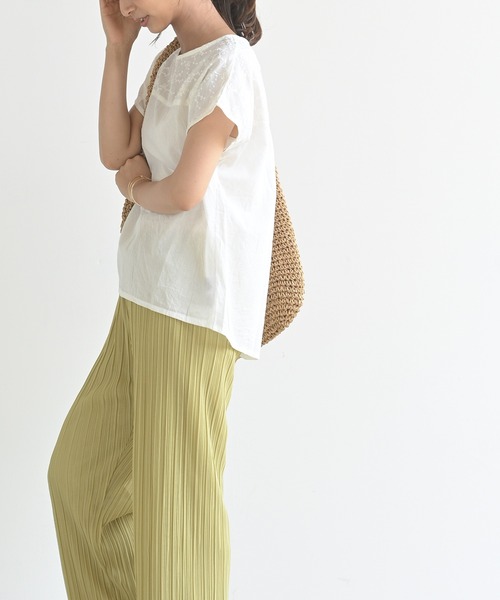 rps（アールピーエス）の「コットンボイル刺繍生地ブラウス（シャツ/ブラウス・レディース・ブラック/オフホワイト/ライトカーキ/チャコールグレー・M-L/M）」の7枚目の写真