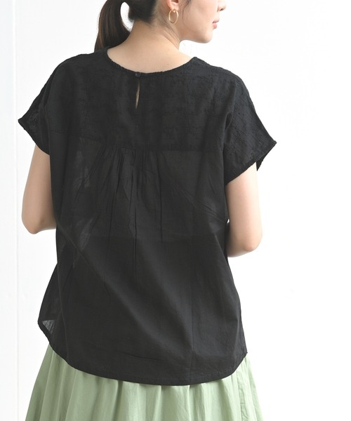 rps（アールピーエス）の「コットンボイル刺繍生地ブラウス（シャツ/ブラウス・レディース・ブラック/オフホワイト/ライトカーキ/チャコールグレー・M-L/M）」の6枚目の写真