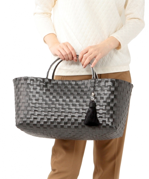 UNITED ARROWS（ユナイテッドアローズ）の「PP テープバスケット◆（トートバッグ・レディース・ゴールド/ブラック/ホワイト・フリー）」の10枚目の写真