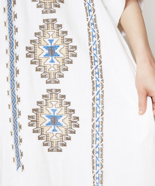 チャイハネ（チャイハネ）の「【チャイハネ】カフタンワンピース（ワンピース・レディース・ホワイト/ブルー/マスタード・FREE）」の5枚目の写真