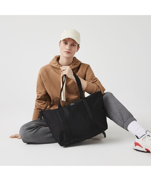 LACOSTE（ラコステ）の「ジャンヌ ストライプハンドル ラージジッパーバッグ（トートバッグ・レディース・ブラック/ネイビー/ブラウン/アイボリー/ブラック×グリーン/ブルー系その他・FREE）」の3枚目の写真