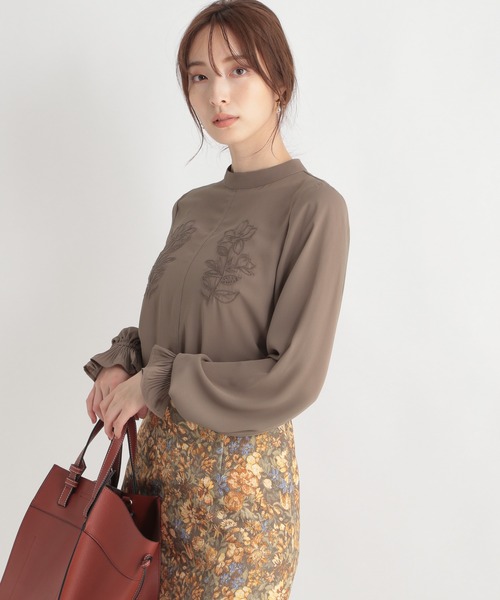 Andemiu（アンデミュウ）の「フラワーシシュウブラウス227907（シャツ/ブラウス・レディース・モカ/ピンク/オフホワイト・FREE）」の18枚目の写真