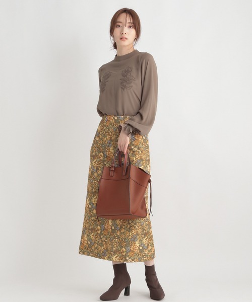 Andemiu（アンデミュウ）の「フラワーシシュウブラウス227907（シャツ/ブラウス・レディース・モカ/ピンク/オフホワイト・FREE）」の5枚目の写真