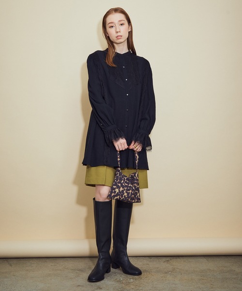 MADEMOISELLE ROPE'（マドモアゼル ロペ）の「<春まで使える>袖レースエアリーチュニックブラウス（シャツ/ブラウス・レディース・ブラック/ホワイト・38）」の5枚目の写真